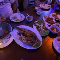 บ้านริมน้ำ