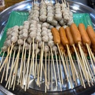 ลูกชิ้นนายน้อย/ปังเวอร์คุ้มเกล้า ศูนย์อาหารคุ้มเกล้า