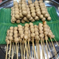 ลูกชิ้นนายน้อย/ปังเวอร์คุ้มเกล้า ศูนย์อาหารคุ้มเกล้า