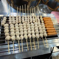 ลูกชิ้นนายน้อย/ปังเวอร์คุ้มเกล้า ศูนย์อาหารคุ้มเกล้า