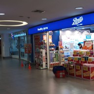 หน้าร้าน คลินิกทันตกรรมเลิฟลี่สไมล์ Big C วงศ์สว่าง