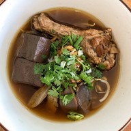 ก๋วยเตี๋ยวเป็ดตุ๋น เจ้าเก่าหนองมน