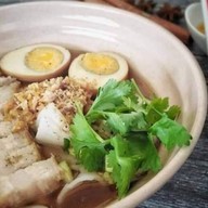 ปัญ หมูกรอบ หมูแดง กาญจนบุรี