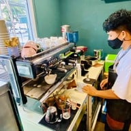 Thames coffee เลียบหาดจอมเทียน