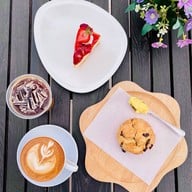 Thames coffee เลียบหาดจอมเทียน