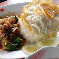 กะเพราป้าแอ๋ว ข้าวคลุกกะปิ - ในเมือง เรียบนครซอย1