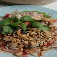 ผัดกระเพราอิ่มอร่อย🥂หอยทอด🍓หมูกรอบ🥃