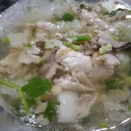 เมนูของร้าน ก๋วยเตี๋ยวปลา แยกศรีวรา