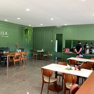 บรรยากาศ Hula Hula Golf Club cafe กระบี่