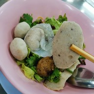 ก๋วยเตี๋ยวลูกชิ้นปลานายใบ้ ติวานนท์ ติวานนท์