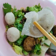 ก๋วยเตี๋ยวลูกชิ้นปลานายใบ้ ติวานนท์ ติวานนท์