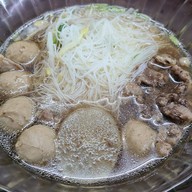 โกรวย ก๋วยเตี๋ยวเนื้อและหมู แยกบ้านดู่