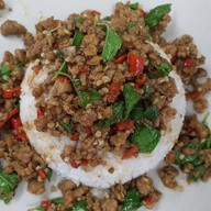 กะเพราข้างบ้าน Food court ตลาดเมืองทอง