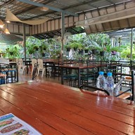 บรรยากาศ ร่มไม้ชายคลอง
