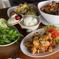 ร้านอาหาร เดอะทรี บาร์แอนด์เรสเทอรองท์ อยุธยา