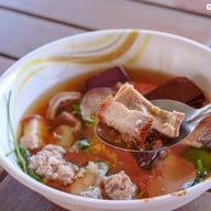 เมนูของร้าน เจ๊นิ่ม ต้มเลือดหมู สี่แยกโรงเรียนกวงฮั้ว