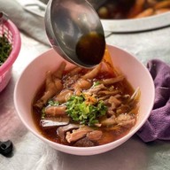 ก๋วยเตี๋ยวไก่มะระเนินทราย ปากซอยเนินทราย