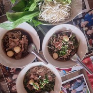 ก๋วยเตี๋ยวหมูเลียงบ้านสะพานไม้
