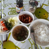 วู้ดดี้ขนมเส้นน้ำย้อย