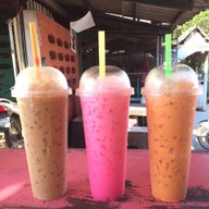 ร้านน้ำซุ้มชูแก้ว