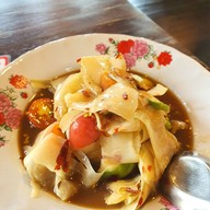 เมนูของร้าน ขนมจีนต้นก้ามปู นวลจันทร์ .