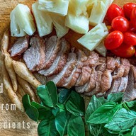 Louder Cafe' health & cuisine