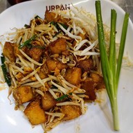 ผัดไทย หอยทอด รสทิพย์ ลาดปลาเค้า21