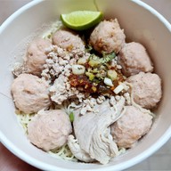 เมนูของร้าน หมูตั่วเฮีย โครงการสวนหลวงสแควร์