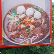 กุ้งก๋วยเตี๋ยวเรือหมูตุ๋นไฮเทค