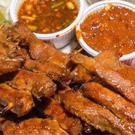 หมูปลาร้า 🐷อ้อมใหญ่ ส้มตำ ยำ แซ่บ 🌶🥒 อ้อมใหญ่