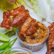 หมูปลาร้า 🐷อ้อมใหญ่ ส้มตำ ยำ แซ่บ 🌶🥒 อ้อมใหญ่