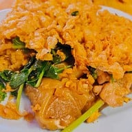 ราดหน้ายอดผักนายลภ -