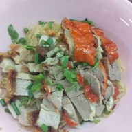 บะหมี่เป็ดย่าง ข้าวหมูแดง บางจาก สาขาตลาดบางจาก สุขุมวิทซอย 95