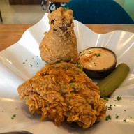 เมนูของร้าน Henryfry Fried Chicken ไก่ทอด เจริญกรุง