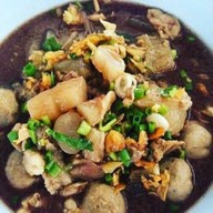 ก๋วยเตี๋ยวแชมป์ บ้านเก่า ตลาดบ้านเก่า