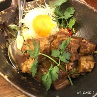 เมนูของร้าน Three Monkeys Restaurant วิชิต