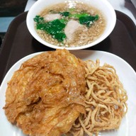 เมนูของร้าน สามสหายราดหน้า