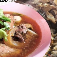 ก๋วยเตี๋ยวเนื้อ นายหมี Apple Loft