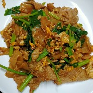 เมนูของร้าน สามสหายราดหน้า