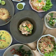 ร้านเราเขาล้อม