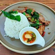 ร้านเราเขาล้อม