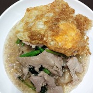 เมนูของร้าน สามสหายราดหน้า