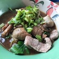 ก๋วยเตี๋ยวเรือป้านิดริมรั้วหมู-เนื้อแยกหม้อ