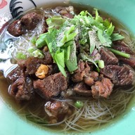 ก๋วยเตี๋ยวเรือป้านิดริมรั้วหมู-เนื้อแยกหม้อ