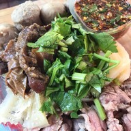 ก๋วยเตี๋ยวเรือป้านิดริมรั้วหมู-เนื้อแยกหม้อ