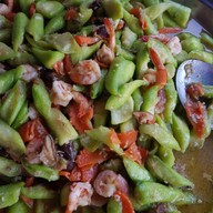 FAM FOODS by แม่อ้วน ข้าวแกง