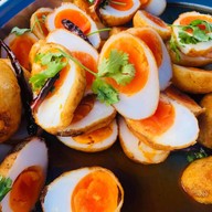 FAM FOODS by แม่อ้วน ข้าวแกง