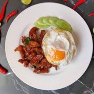 ร้านเค้กสีแดง By Ananta bakery เอื้ออาทรตึก48