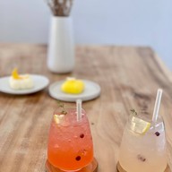 sri the shophouse สี