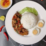 ร้านเค้กสีแดง By Ananta bakery เอื้ออาทรตึก48